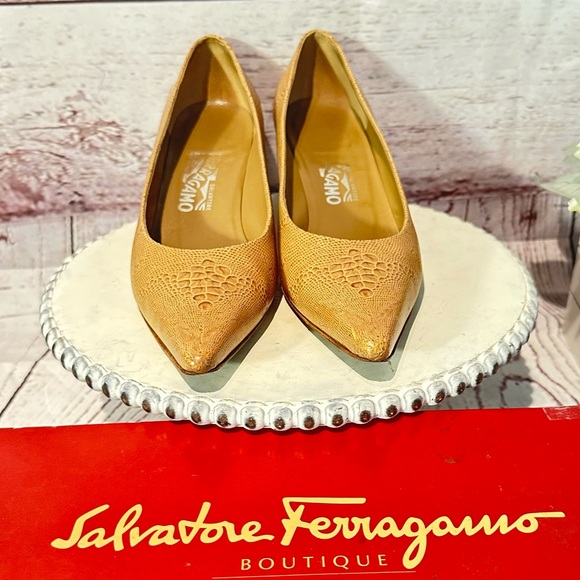 Salvatore Ferragamo Snakeskin Leather PointyToe  Pump Kitten 2” Heel Shoe Size 8 - Picture 7 of 16